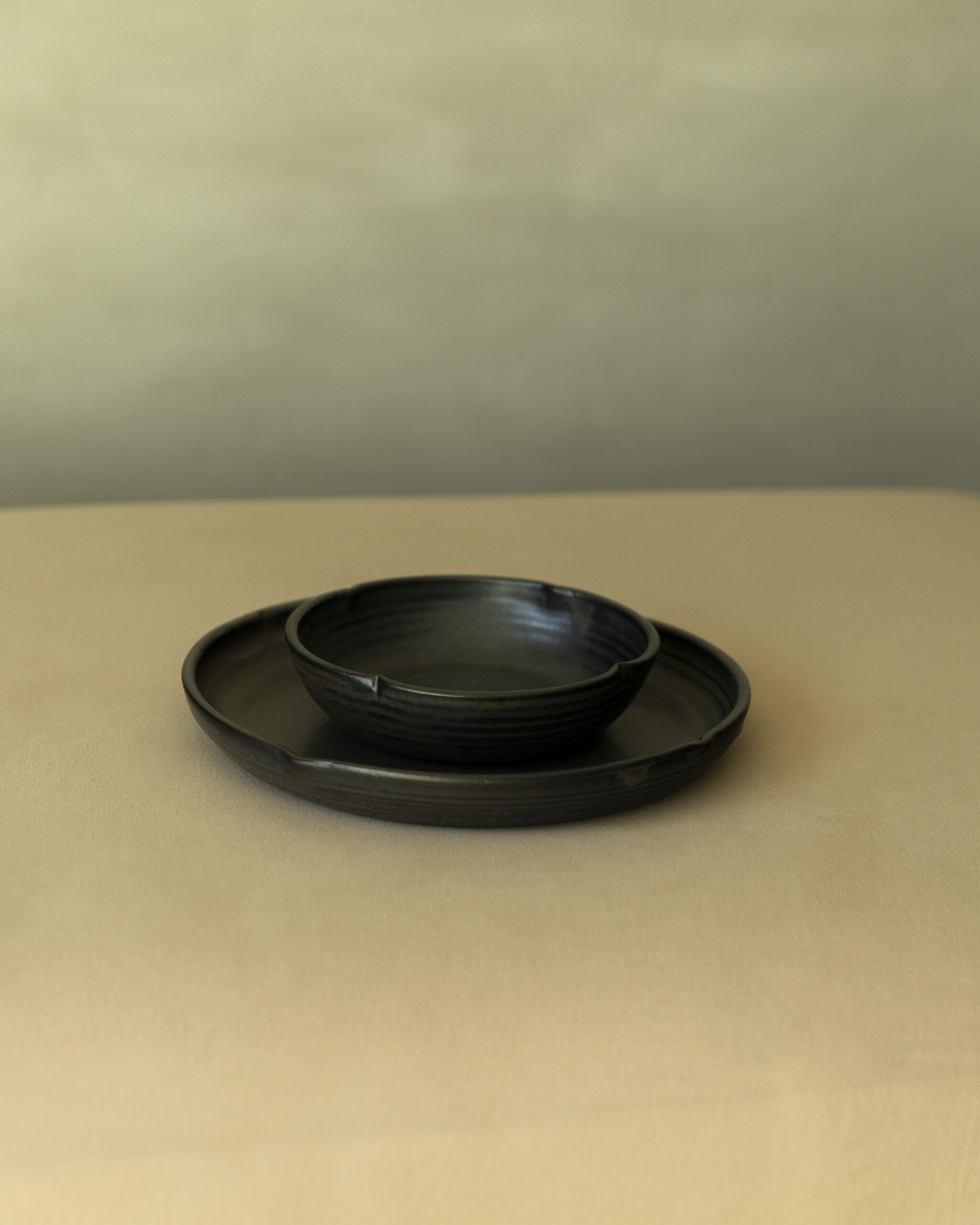 Persimmon Large Plate (Toffee / Lake Green / Black) - Image 9