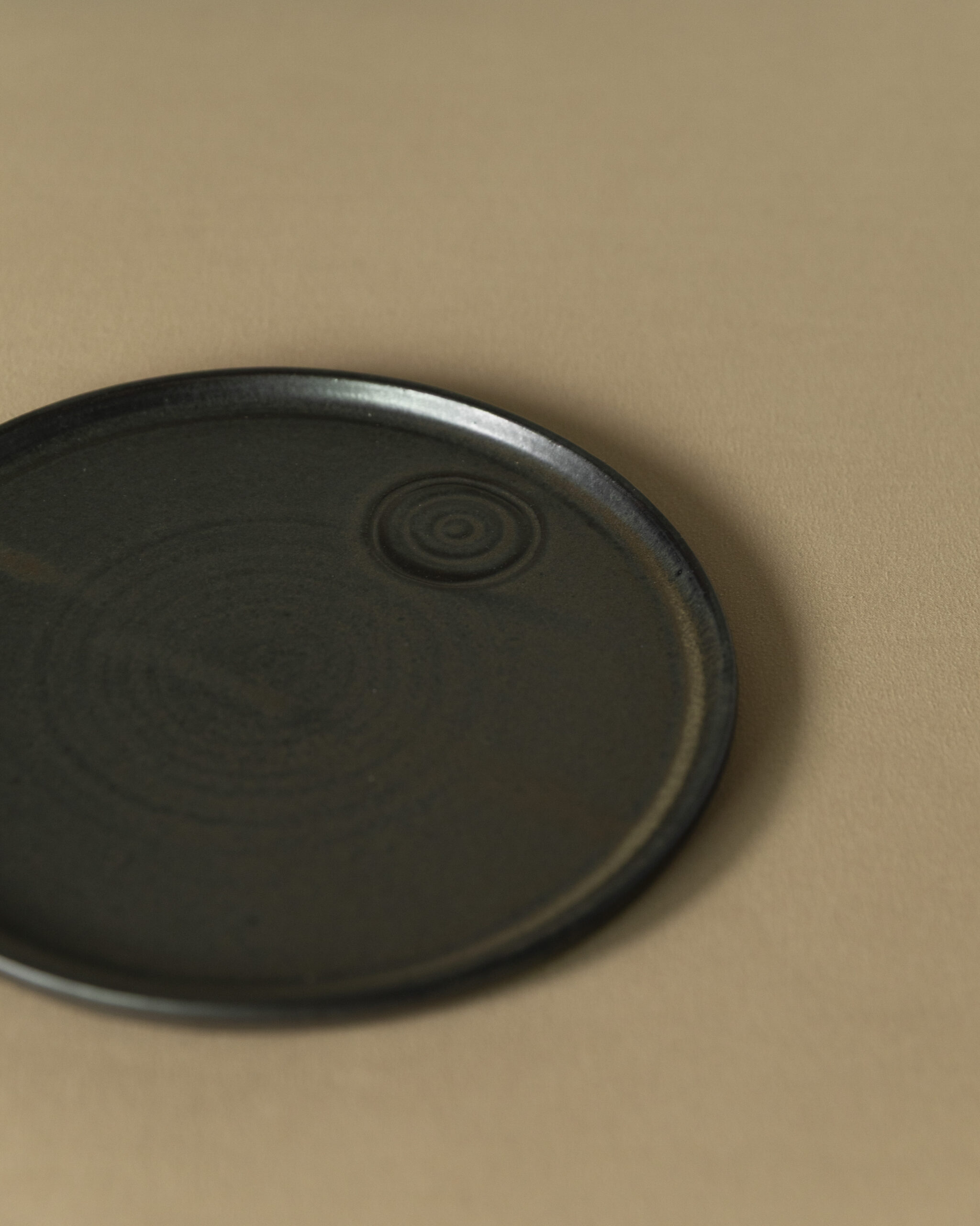 Ripples Large Plate (Toffee / Lake Green / Black) - Image 13